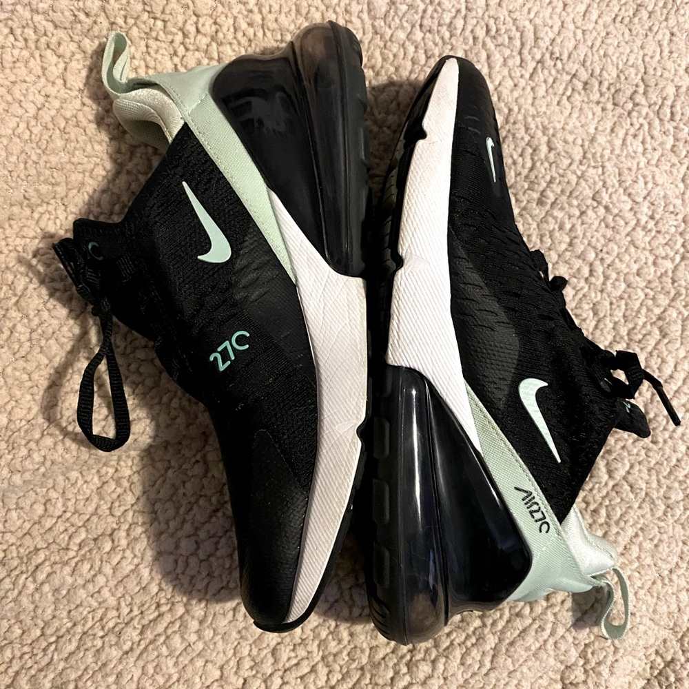 Nike AirMax 270 Women’s size 7